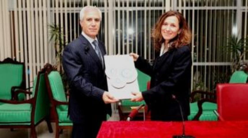 M&uuml;ge İplik&ccedil;i Okurlarıyla Buluştu