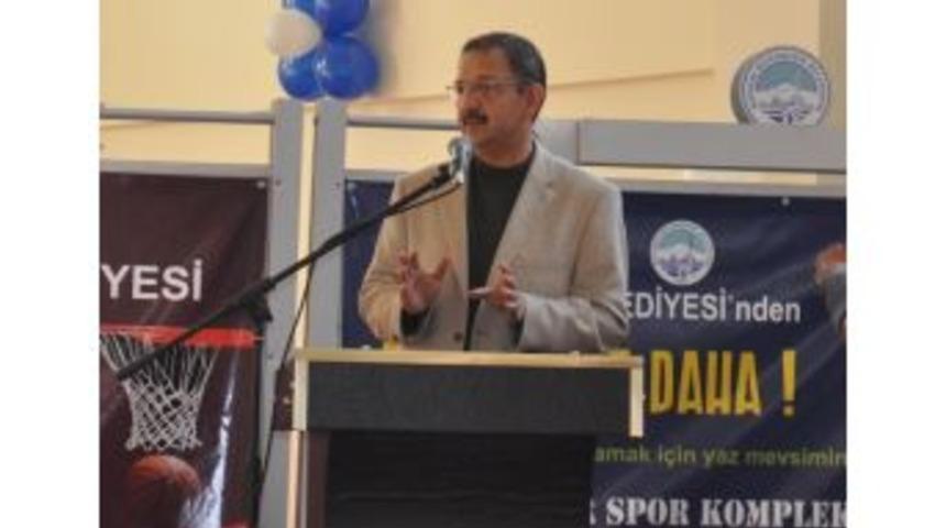 Kayseri B&uuml;y&uuml;kşehir Belediye Başkanı Mehmet &Ouml;zhaseki: