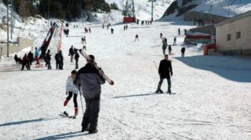 Paland&ouml;ken&rsquo;de G&uuml;neşli Havada Kayak Keyfi