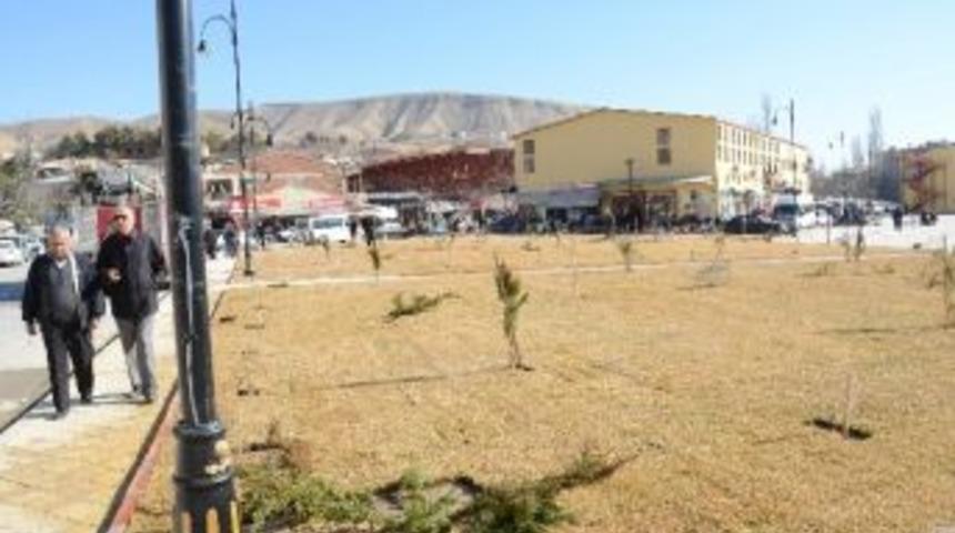 Darende&rsquo;de Peyzaj &Ccedil;alışmaları Devam Ediyor