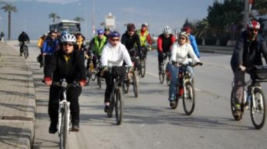 İzmirli Bisiklet Severlerden İlgin&ccedil; Eylem