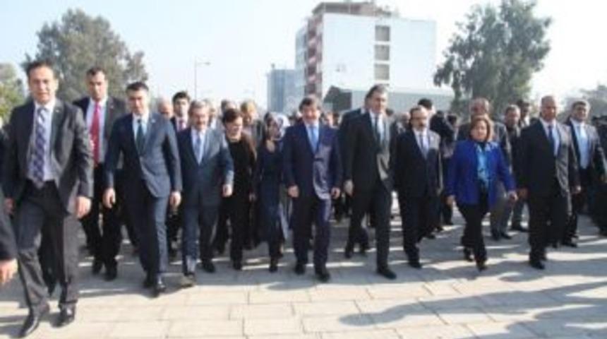 Bakanlar Davutoğlu Ve &Ccedil;elik İle B&uuml;y&uuml;kel&ccedil;iler, Taşk&ouml;pr&uuml;'de Hatıra Fotoğrafı &Ccedil;ektirdi