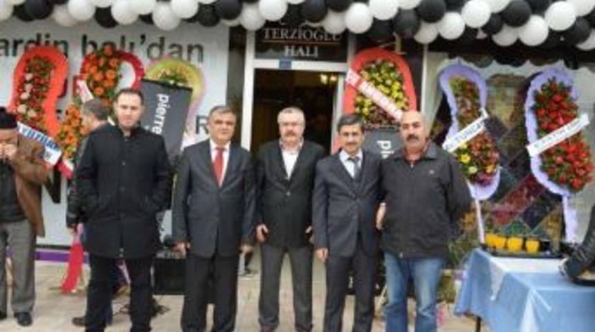 Edremit&rsquo;te Terzioğlu Halı Mağazası T&ouml;renle Hizmete A&ccedil;ıldı