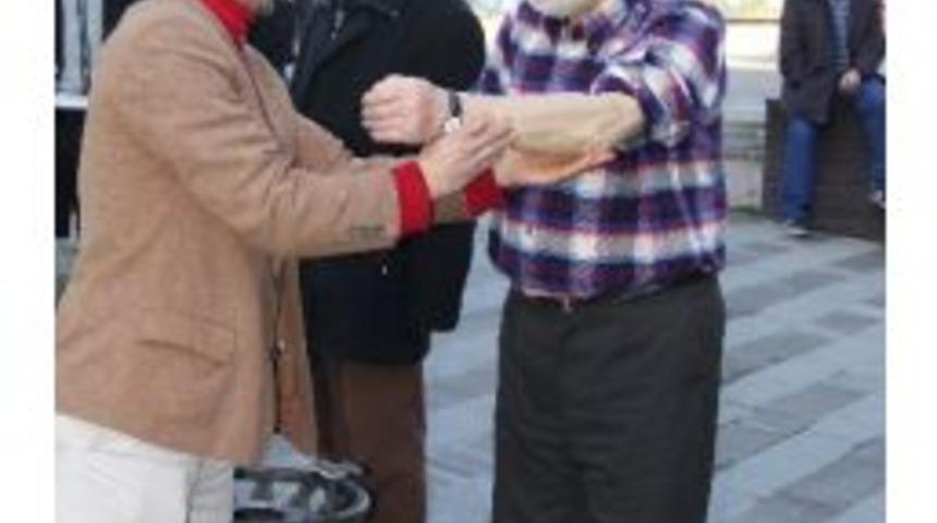 Sokakta Şifa Dağıtıyor