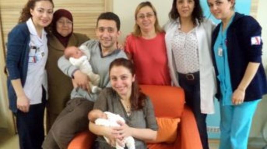 Doğduktan 18 G&uuml;n Sonra Buluşan İkizler Taburcu Oldu