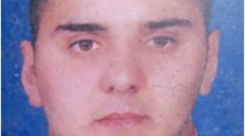 Evinin Bah&ccedil;esinde Kendini Astı