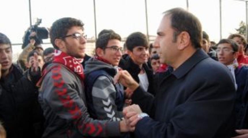 Sivasspor Başkanı Otyakmaz&rsquo;a Taraftar Desteği