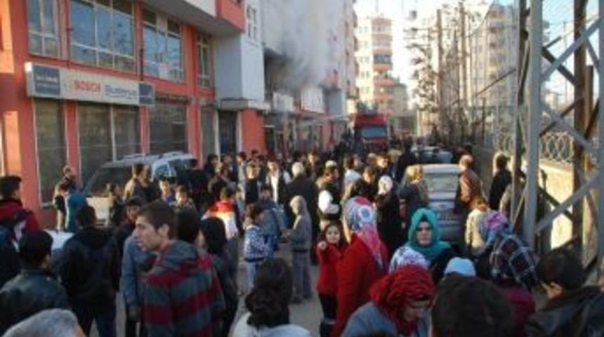 İş Yerinde &Ccedil;ıkan Yangın Paniğe Neden Oldu