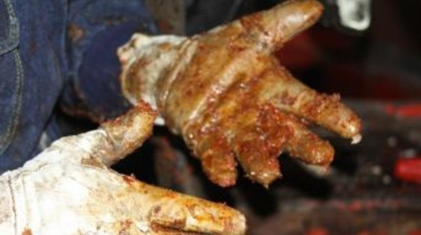 Eroini Gres Yağı Ve Pul Biberle Kapladılar