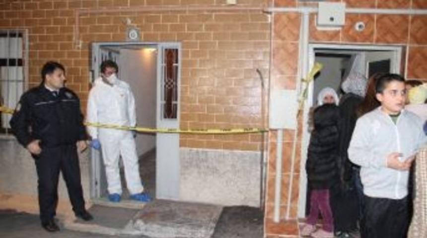 M&uuml;zik Sesini A&ccedil;tı, &Ouml;nce Annesini, Sonra Kendisini &Ouml;ld&uuml;rd&uuml;