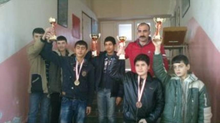 Erzincan&rsquo;da Okul Sporları Satran&ccedil; Turnuvası Yapıldı