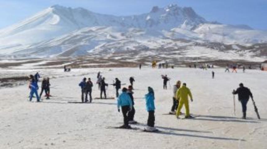 Erciyes'te Snow Academia Kayak Kursu A&ccedil;ıldı