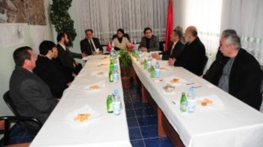 G&uuml;la&ccedil;ar, Sanayici İş Adamlarıyla Bir Araya Geldi