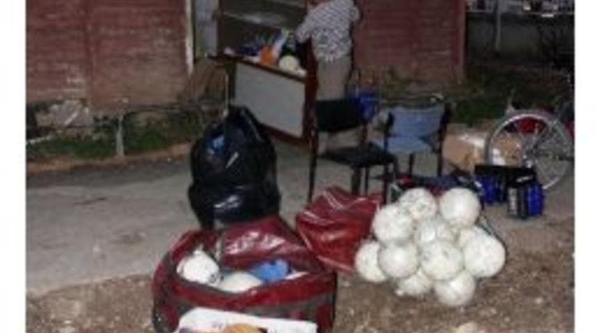 Kul&uuml;p Binası Boşaltıldı, Oyuncular Bah&ccedil;ede Kıyafet Değiştirdi