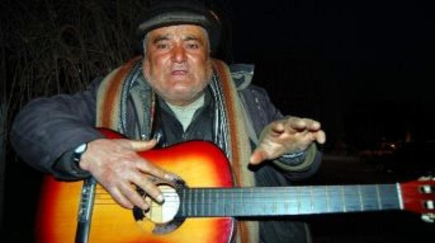 61 Yaşındaki Adam Orkestra Gibi