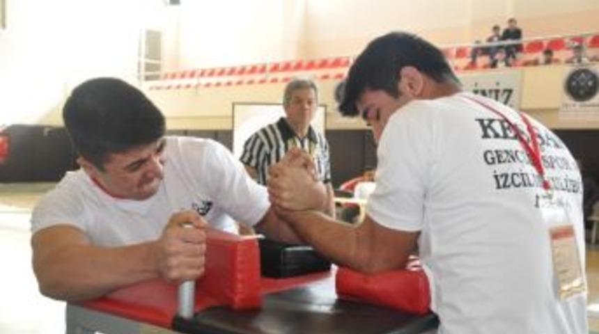 Bilek G&uuml;reşi Se&ccedil;melerine 180 Sporcu Katıldı