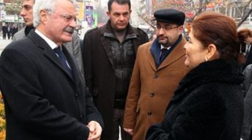 Başkan Tanık Gezerek Sorunları &Ccedil;&ouml;z&uuml;yor