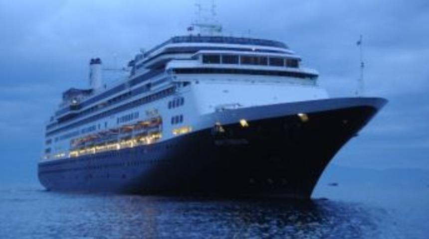 Kuşadası&rsquo;na Yılın İlk Turist Gemisi Geldi