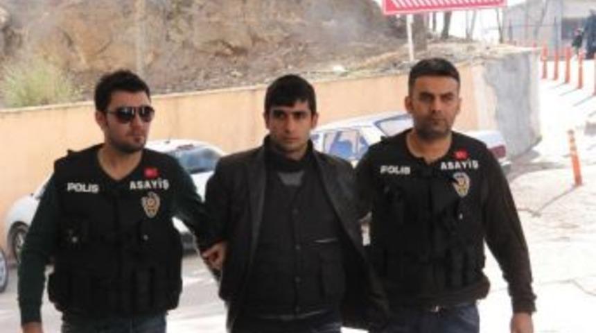 Silahlı Kavgaya Karışan &Uuml;&ccedil; Kişi Tutuklandı