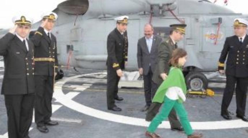 Askeri Gemilerde Şehit Aileleri Ve Gazilere Yemek