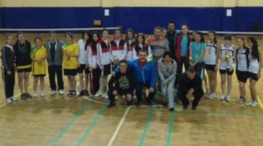 Nihat Kantarcı Anadolu Lisesi Badminton&rsquo;da İl İkincisi Oldu