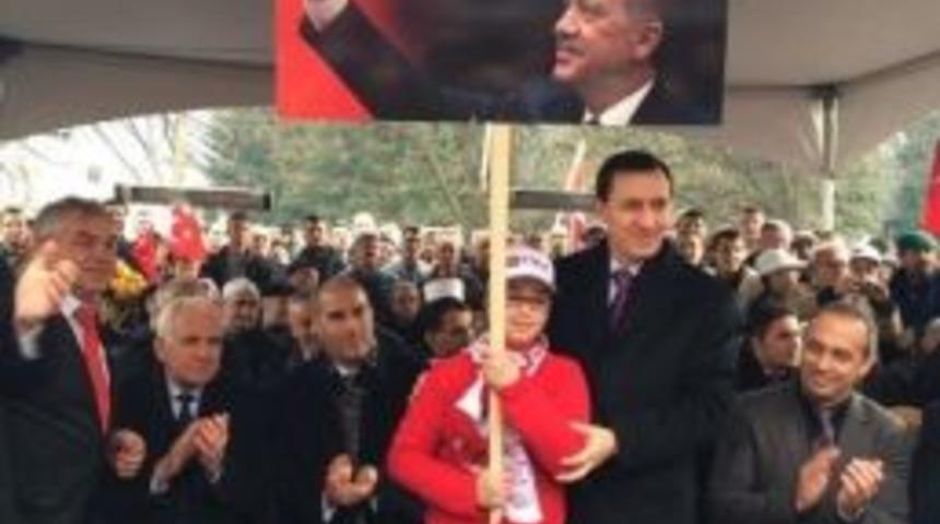 Başbakan Yardımcısı İşler, Makendoya&rsquo;daki Başbakan Erdoğan&rsquo;a Sevgiyi Twitter&rsquo;dan Paylaştı