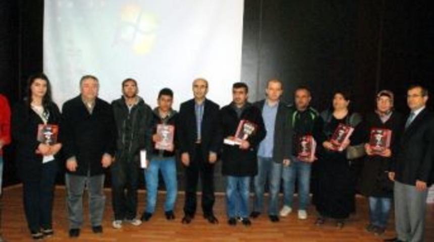 Engelli Vatandaşlara &Uuml;cretsiz Kitap Dağıtıldı