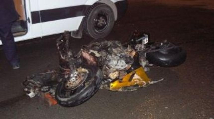 Boz&uuml;y&uuml;k'te Trafik Kazası: 2 Yaralı