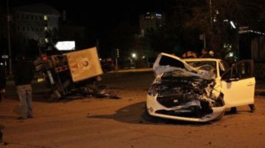 Dedaş Ekibi Kaza Yaptı: 5 Yaralı