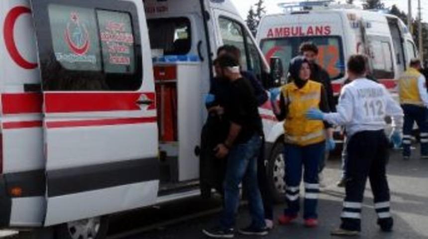 Futbol Topu Kazaya Neden Oldu: 4 Yaralı
