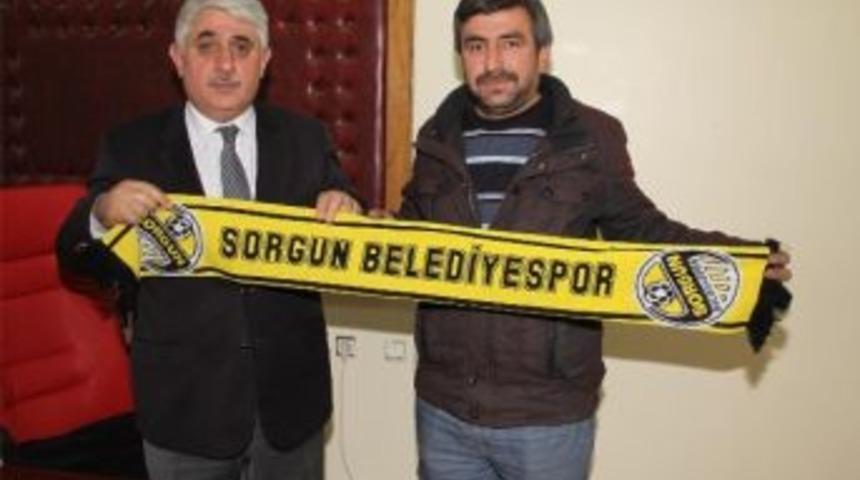 Sorgun Belediye Başkanı Ahmet Şimşek, Taraftar Grubuna Bin Adet Atkı Ve Bere Dağıttı