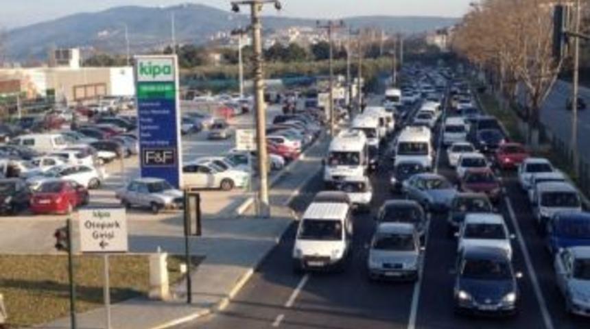 Bursalılar G&uuml;neşli Havada Mudanya'ya Akın Etti