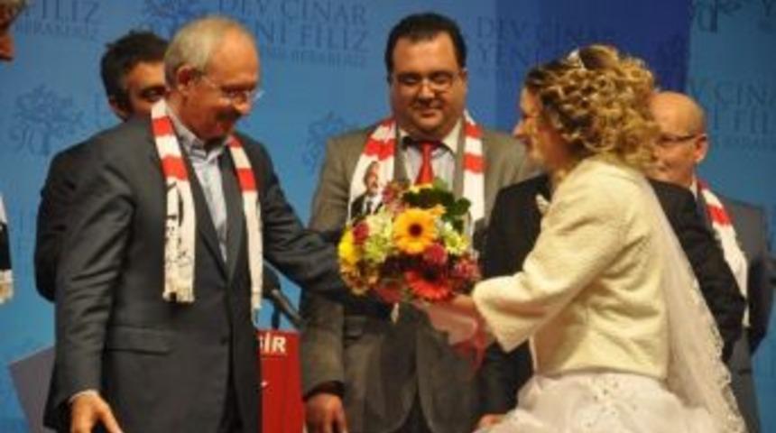 Kılı&ccedil;daroğlu'na Ayakkabı Kutusunda Ametist Taşı Hediye Edildi