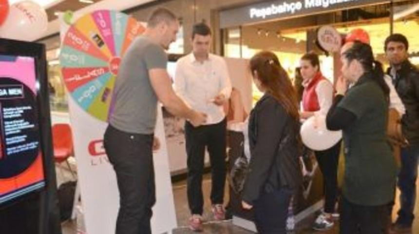 Piazza&rsquo;da Hem Eğlendiler, Hem Kazandılar