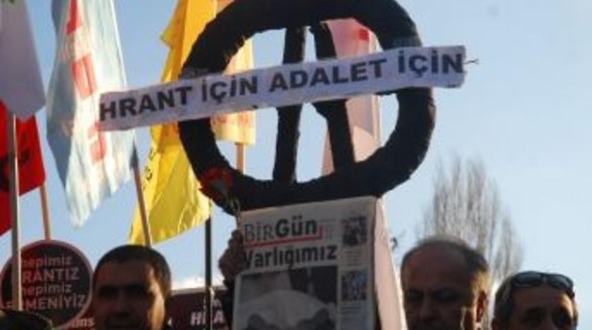 Hrant Dink &Ouml;l&uuml;m&uuml;n&uuml;n 7. Yılında G&uuml;venpark'ta Anıldı