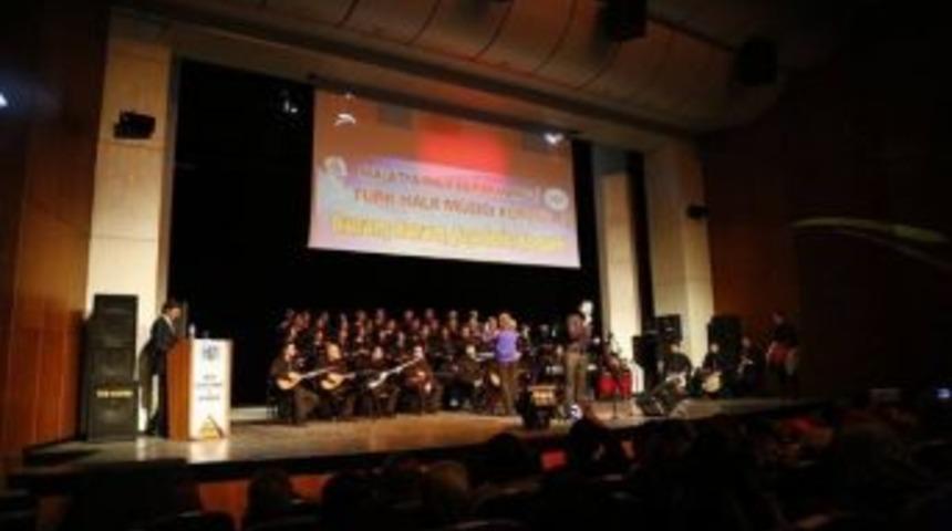 Hem Korosu Konser Verdi