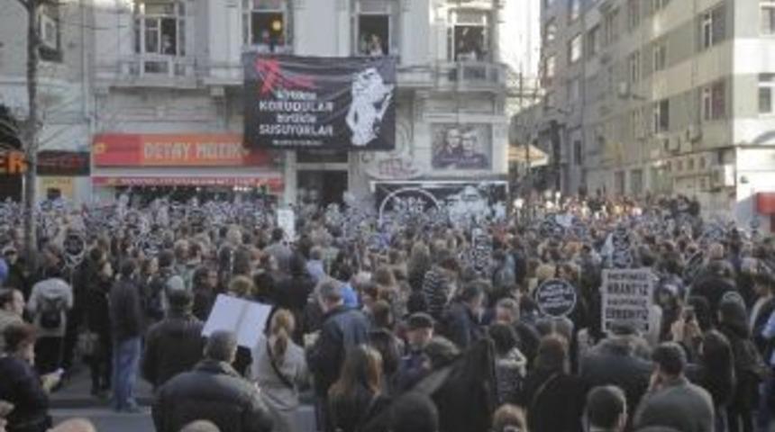 Hrant Dink Agos Gazetesi &Ouml;n&uuml;nde Anıldı