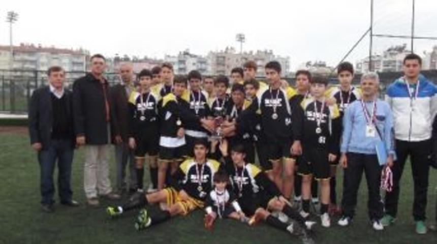 Astaşspor&rsquo;un U 15&rsquo;leri Kupasını Aldı