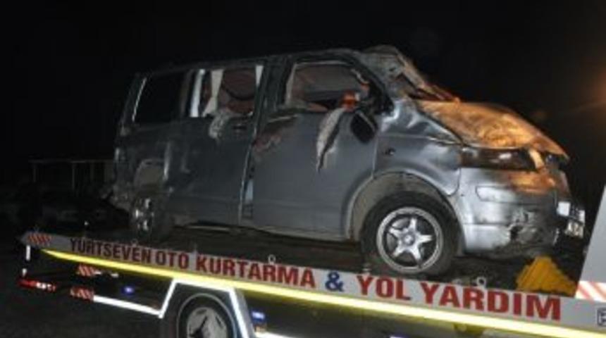 Afyonkarahisar'da Trafik Kazası: 1 &Ouml;l&uuml;, 4 Yaralı