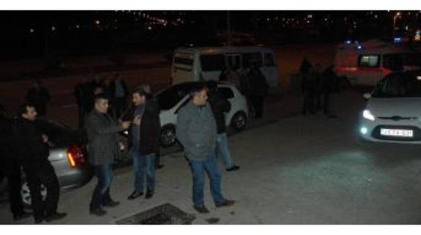 Yol Verme Kavgası Tartışmaya D&ouml;n&uuml;şt&uuml;:1&rsquo;i Ağır 3 Yaralı