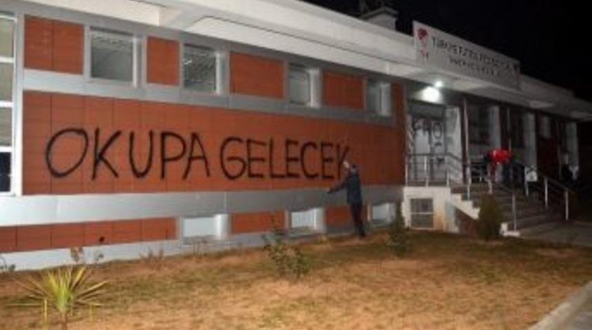 Taraftarlardan Tff Binasını Gece Baskını