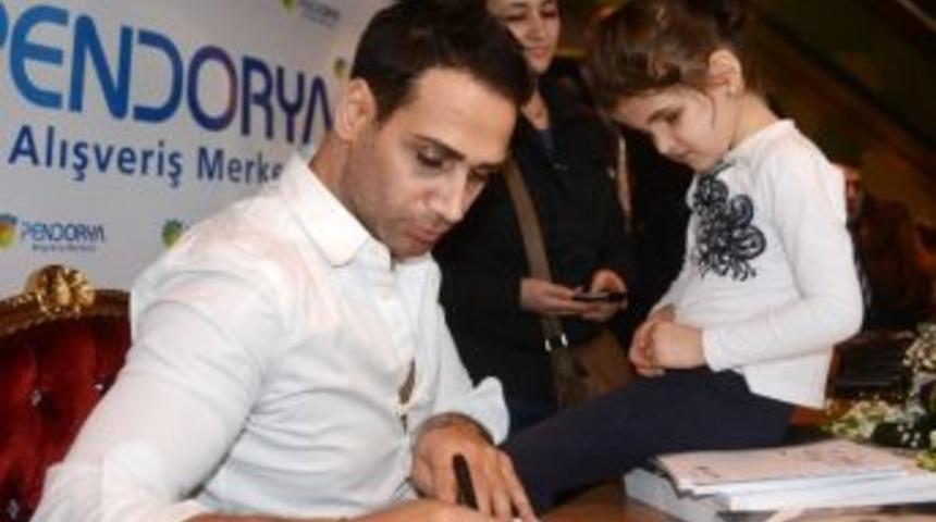 Sanat&ccedil;ı Doğuş&rsquo;tan Kitap Toplama Kampanyasına Destek