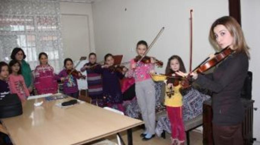 G&ouml;rele'de Keman Kursu B&uuml;y&uuml;k İlgi G&ouml;r&uuml;yor