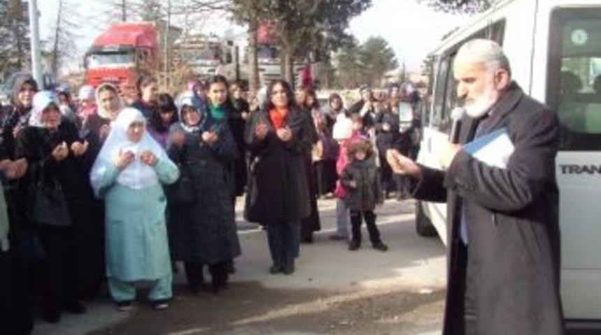 Nevşehir&rsquo;den Kutsal Topraklara Giden Umreciler Dualar İle Uğurlandı