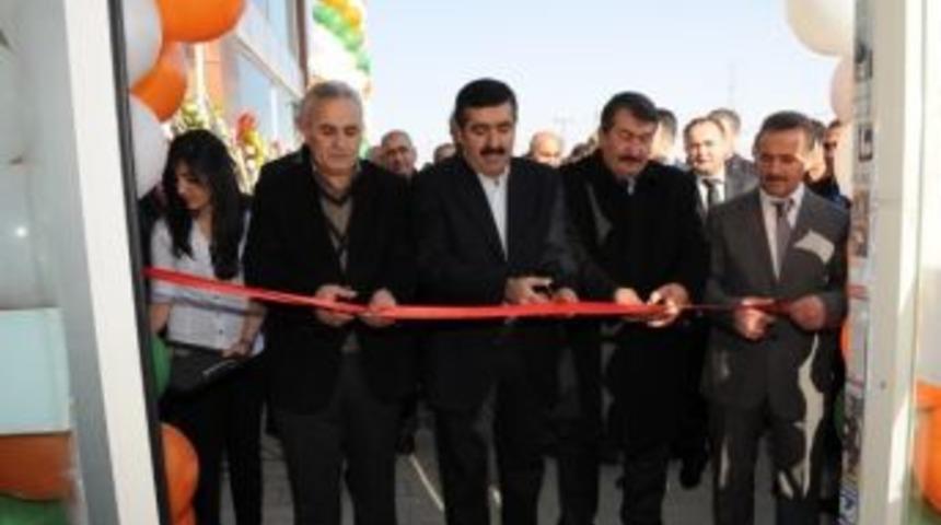 Vali Doğan İşyeri A&ccedil;ılışına Katıldı