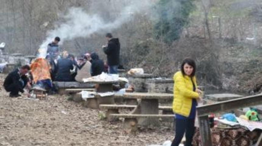 Ak&ccedil;akoca'da Hafta Sonu Yazdan Kalma G&uuml;n Yaşandı