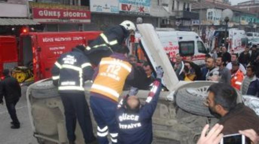 D&uuml;zce&rsquo;de Kaza: &Uuml;&ccedil; Yaralı