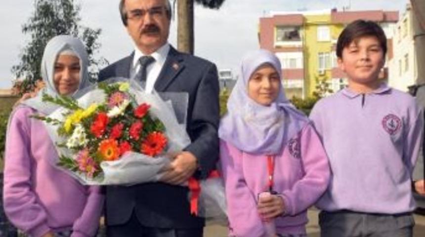 Vali Coş &Ouml;ğrencilere Giysi Dağıttı