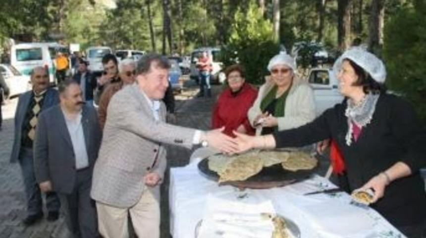 Dp'nin Marmaris Adayı Karacan Beldibi Pazar Yerini Ziyaret Etti