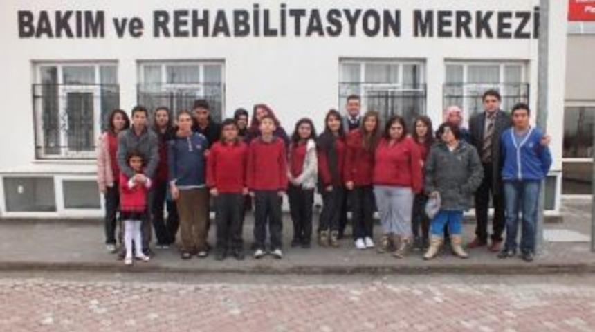 &Ouml;ğrencilerden Rehabilitasyon Merkezine Ziyaret